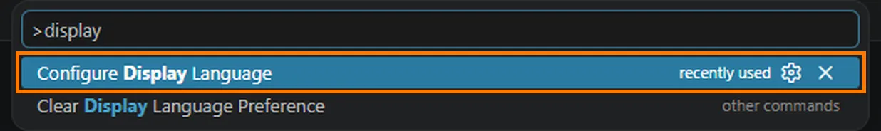 英語のVSCodeでCtrl+Shift+Pを押し、「>display」と打ち込んだ画面の拡大。候補の1番目「Configure Display Language」がオレンジ色の枠で囲まれている